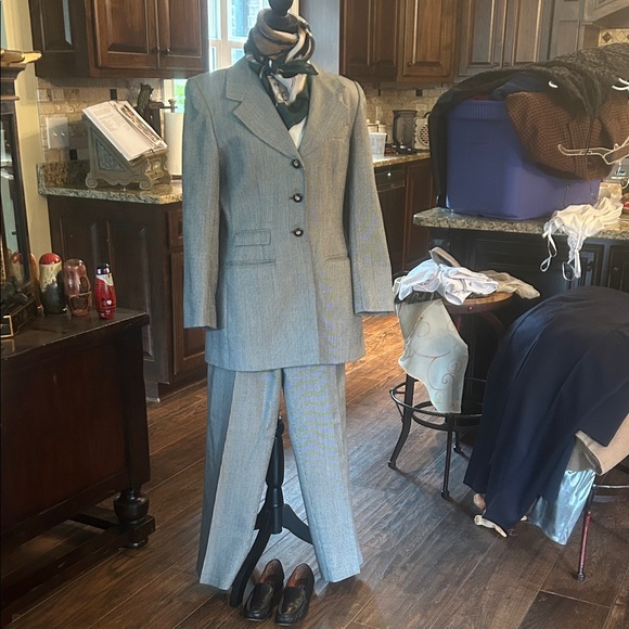 Vintage Emily Classic Gray Pant Suit Sz 10 - Picture 1 of 5